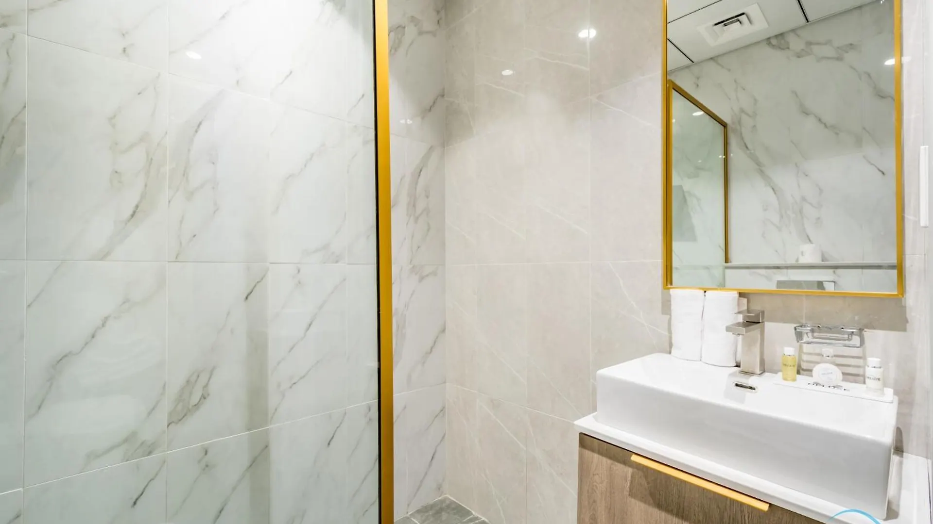 Stylish Studio Apartment In Blue Wave Tower, Dubailand By Deluxe Holiday Homes Dubai