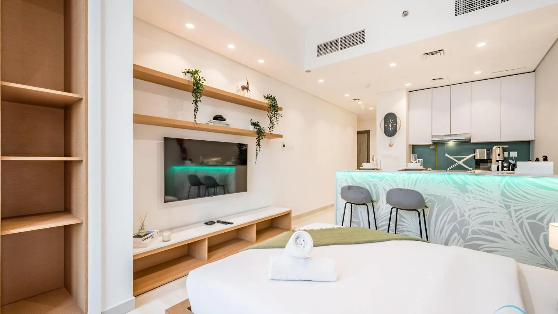 Stylish Studio Apartment In Blue Wave Tower, Dubailand By Deluxe Holiday Homes United Arab Emirates