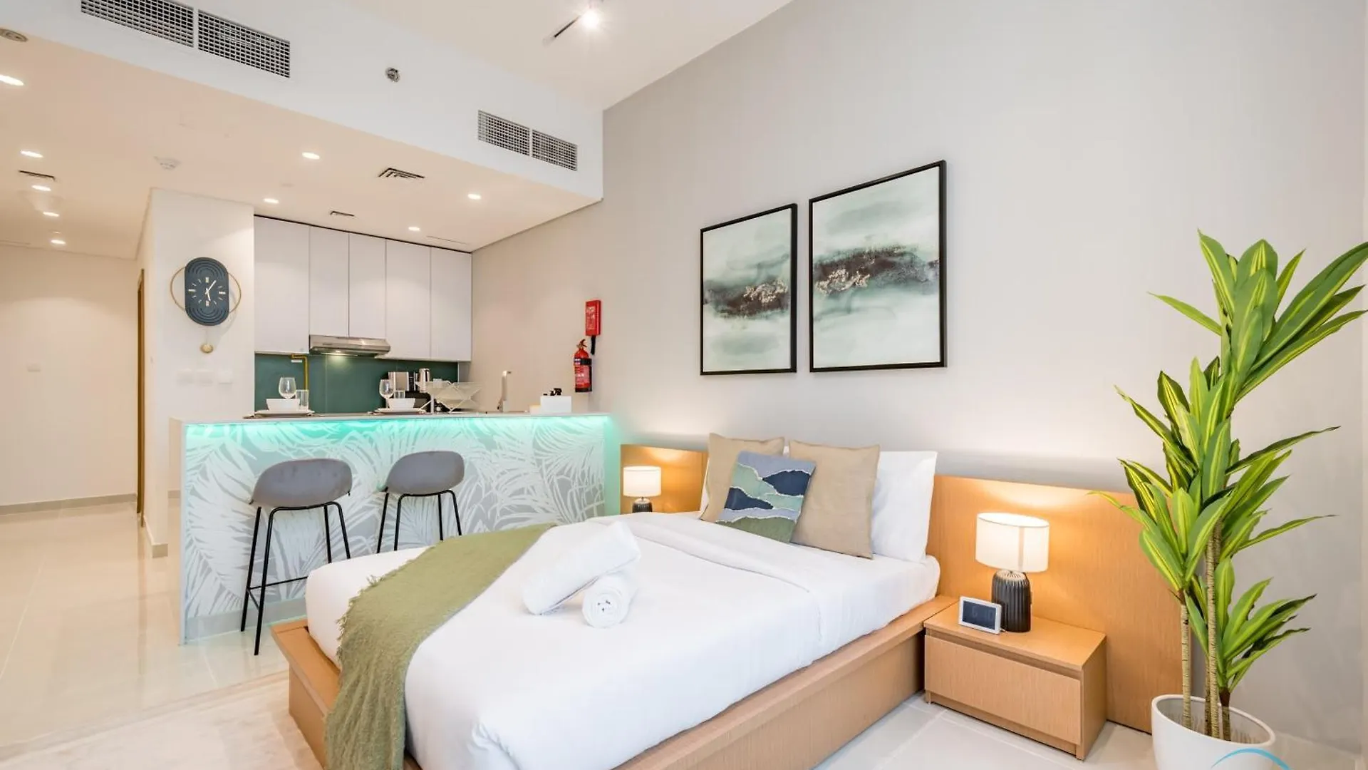 Stylish Studio Apartment In Blue Wave Tower, Dubailand By Deluxe Holiday Homes United Arab Emirates